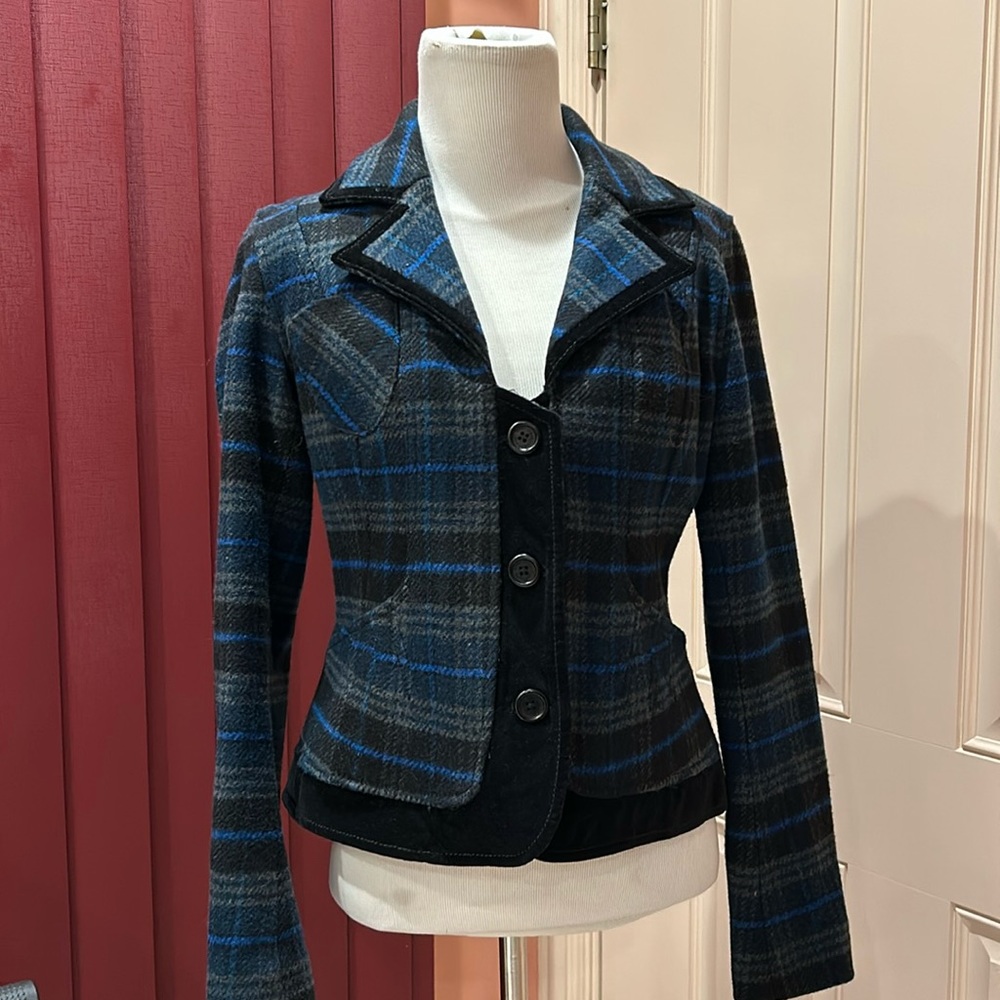 DKNY petites wool blend plaid fitted blazer, size petite small